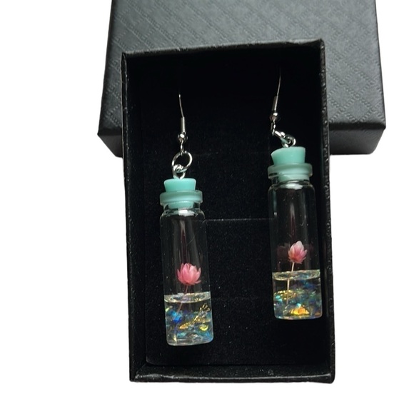 Resin Earrings Dried Flower - Picture 2 of 14